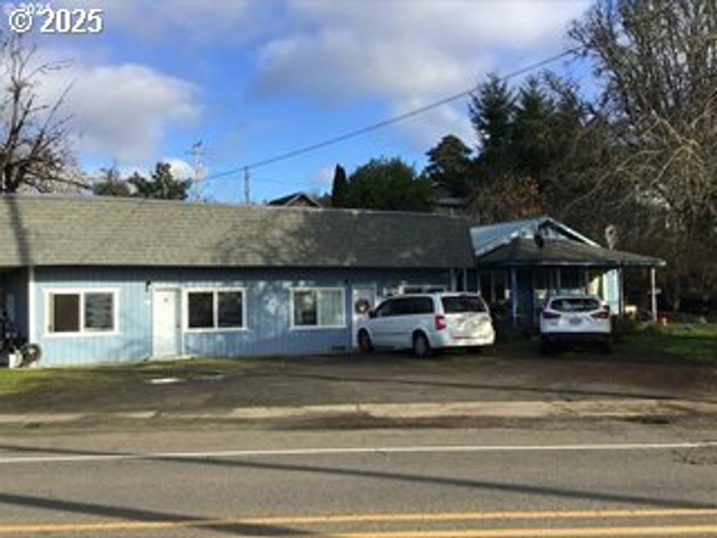 312 Se FRONT St Se, Oakland, OR 97462