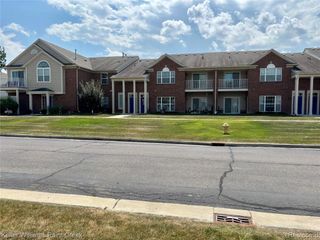 28244 S Pointe Lane, Chesterfield, MI 48051