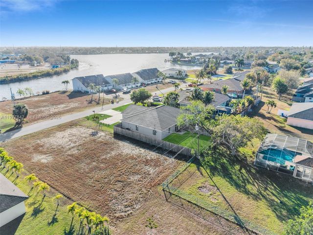 614 SW 3rd CT 614, Cape Coral, FL 33991