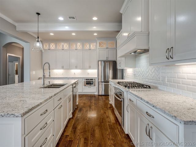 120 E 128th Place S, Jenks, OK 74037