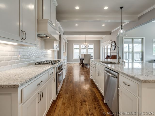 120 E 128th Place S, Jenks, OK 74037