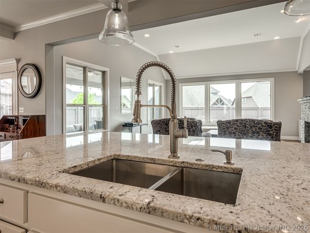 120 E 128th Place S, Jenks, OK 74037