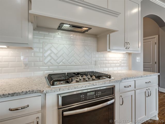 120 E 128th Place S, Jenks, OK 74037