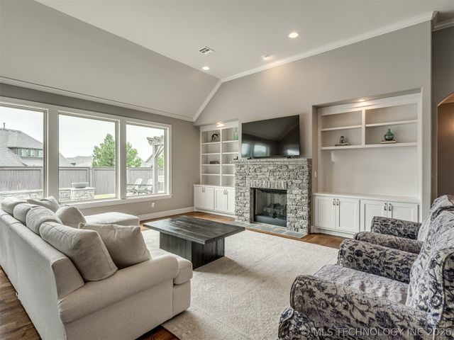 120 E 128th Place S, Jenks, OK 74037