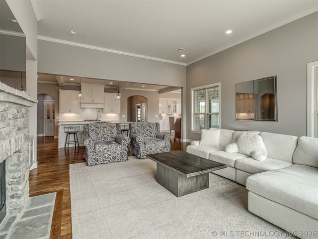 120 E 128th Place S, Jenks, OK 74037