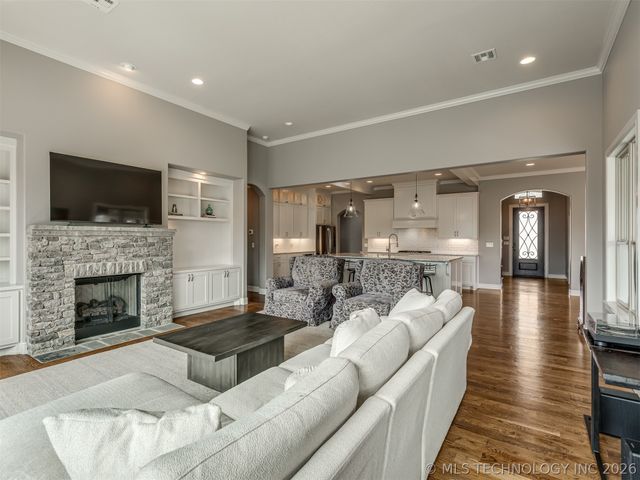 120 E 128th Place S, Jenks, OK 74037