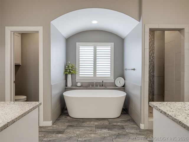 120 E 128th Place S, Jenks, OK 74037