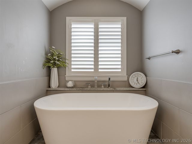 120 E 128th Place S, Jenks, OK 74037