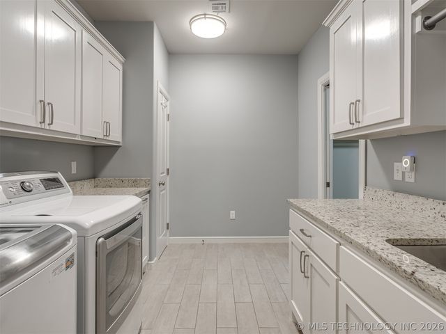 120 E 128th Place S, Jenks, OK 74037