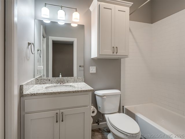 120 E 128th Place S, Jenks, OK 74037