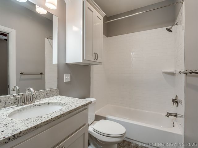 120 E 128th Place S, Jenks, OK 74037