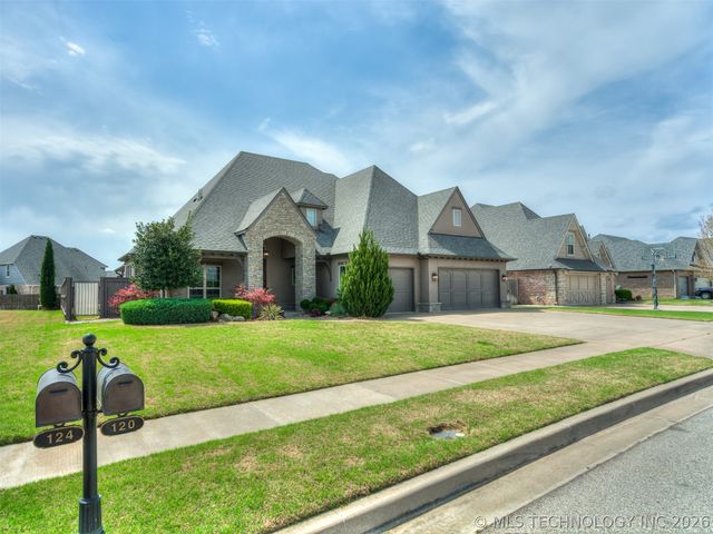 120 E 128th Place S, Jenks, OK 74037