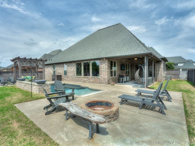 120 E 128th Place S, Jenks, OK 74037