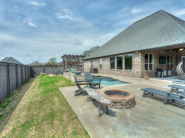 120 E 128th Place S, Jenks, OK 74037