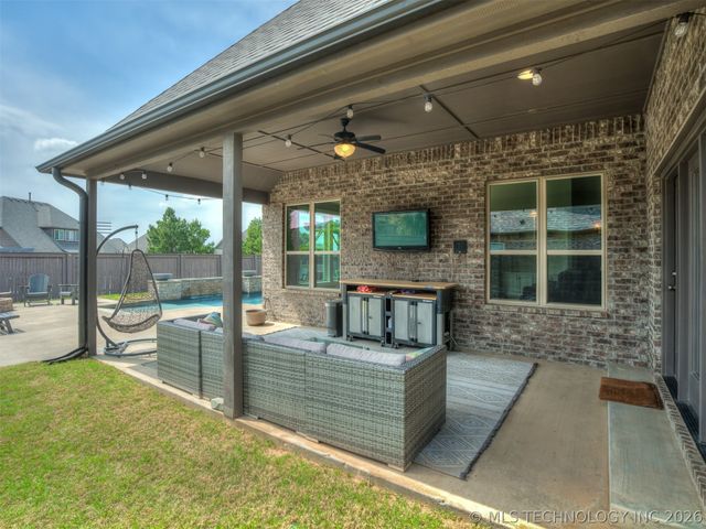 120 E 128th Place S, Jenks, OK 74037