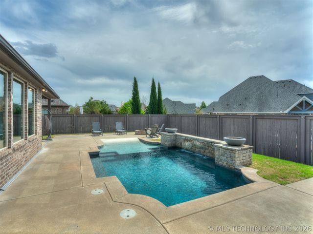 120 E 128th Place S, Jenks, OK 74037