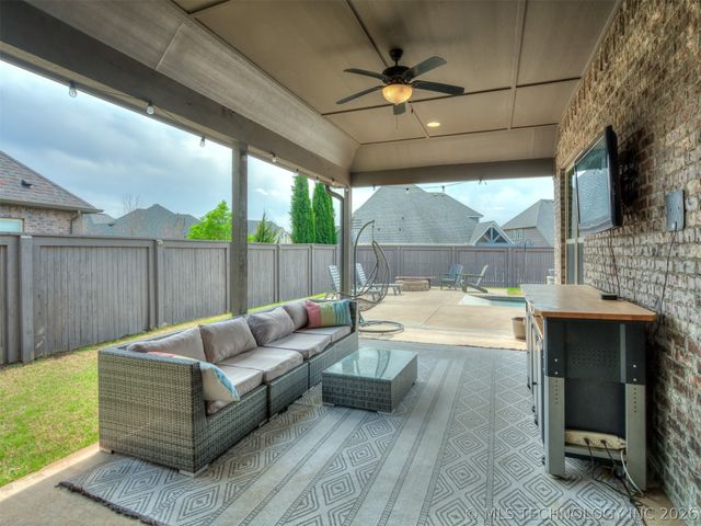 120 E 128th Place S, Jenks, OK 74037