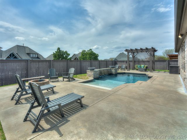 120 E 128th Place S, Jenks, OK 74037