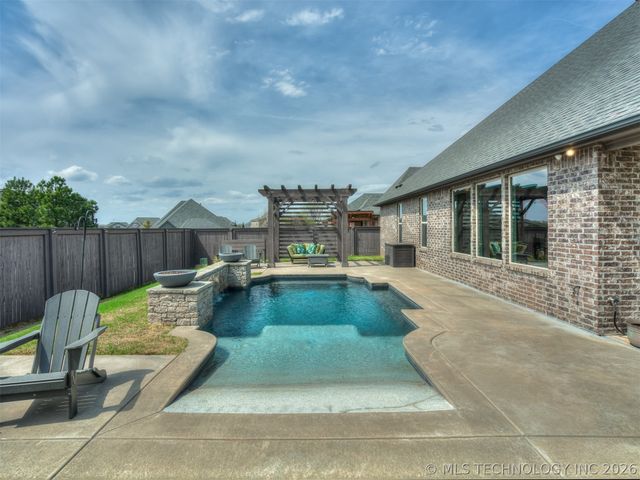 120 E 128th Place S, Jenks, OK 74037