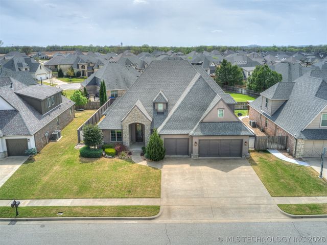 120 E 128th Place S, Jenks, OK 74037