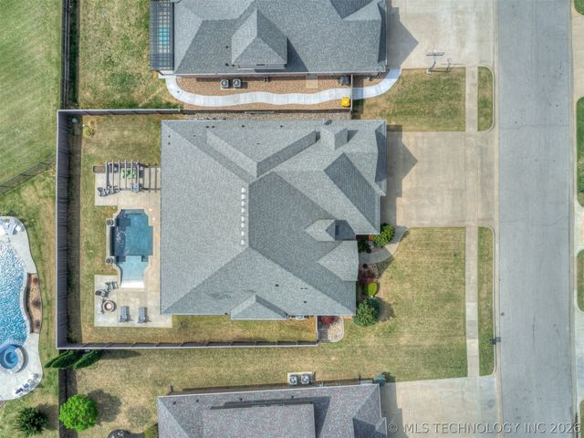 120 E 128th Place S, Jenks, OK 74037