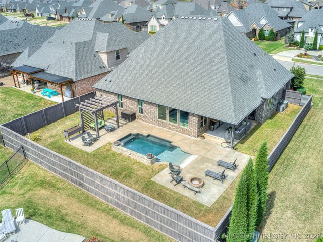 120 E 128th Place S, Jenks, OK 74037