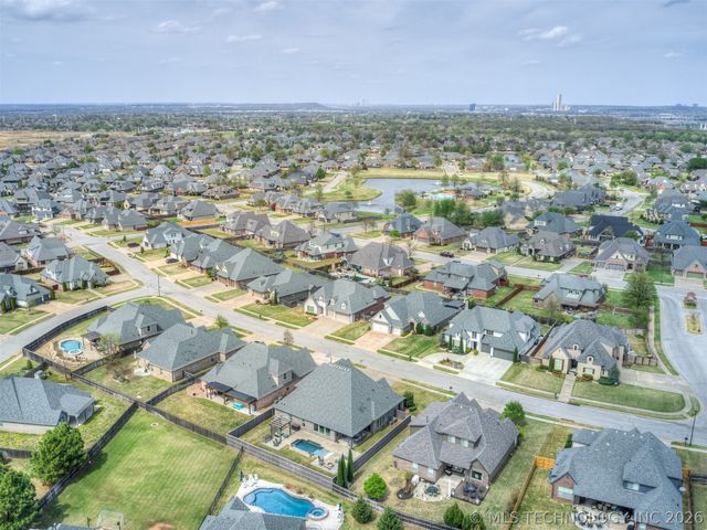 120 E 128th Place S, Jenks, OK 74037