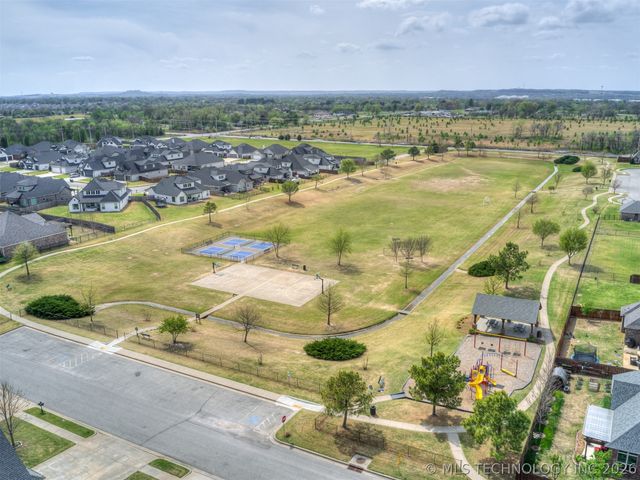 120 E 128th Place S, Jenks, OK 74037