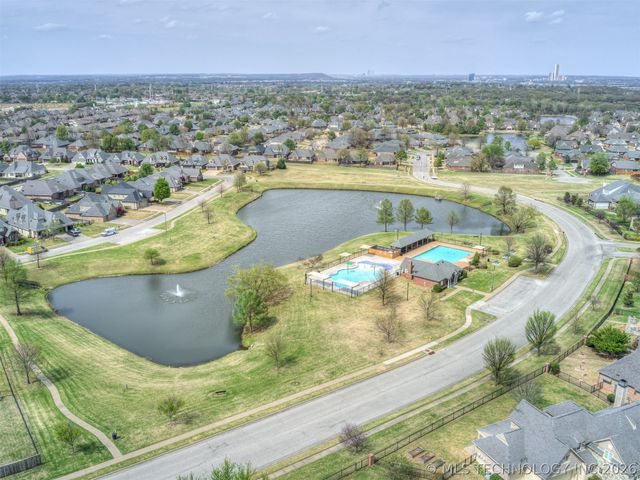 120 E 128th Place S, Jenks, OK 74037