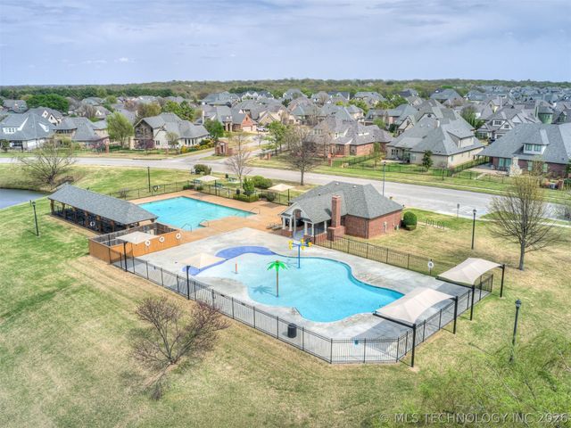 120 E 128th Place S, Jenks, OK 74037