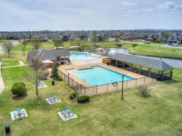 120 E 128th Place S, Jenks, OK 74037