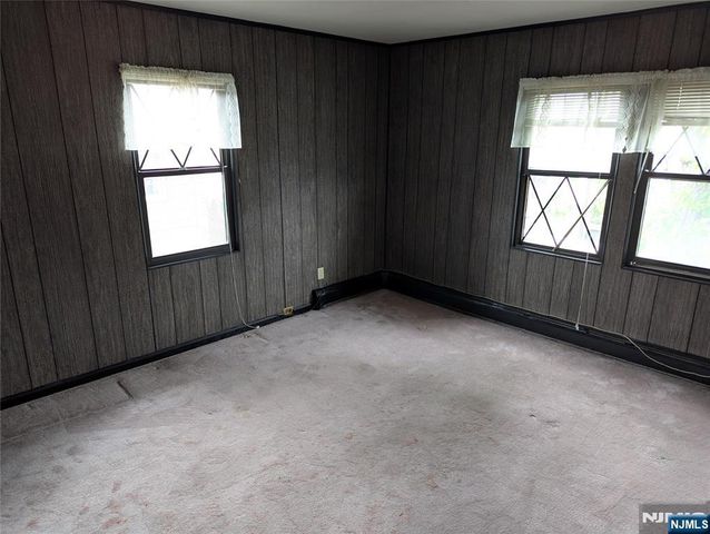 84 Oakdene Avenue, Cliffside Park, NJ 07010