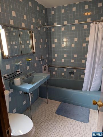 84 Oakdene Avenue, Cliffside Park, NJ 07010