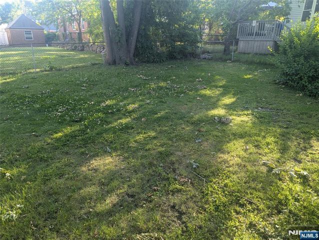 84 Oakdene Avenue, Cliffside Park, NJ 07010