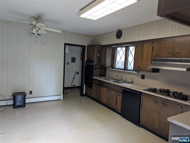 84 Oakdene Avenue, Cliffside Park, NJ 07010