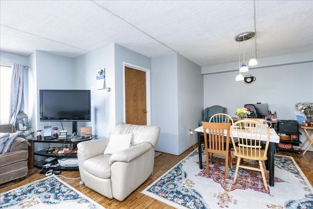 200 Cove Way 909, Quincy, MA 02169