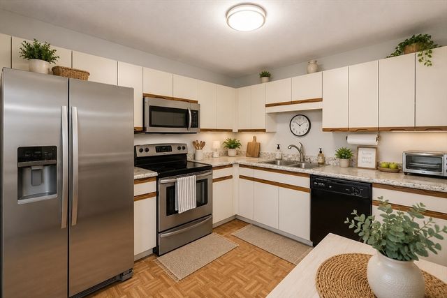 200 Cove Way 909, Quincy, MA 02169