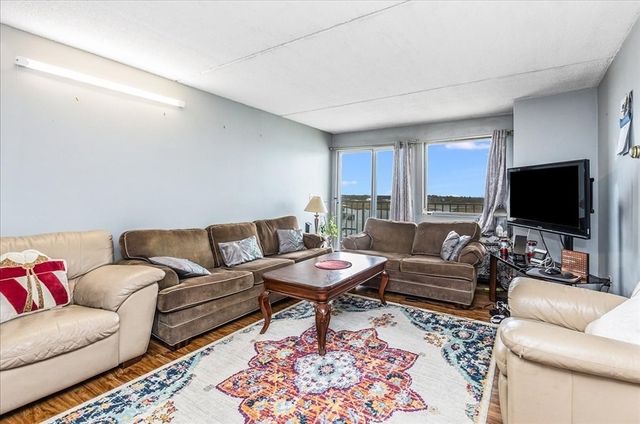 200 Cove Way 909, Quincy, MA 02169
