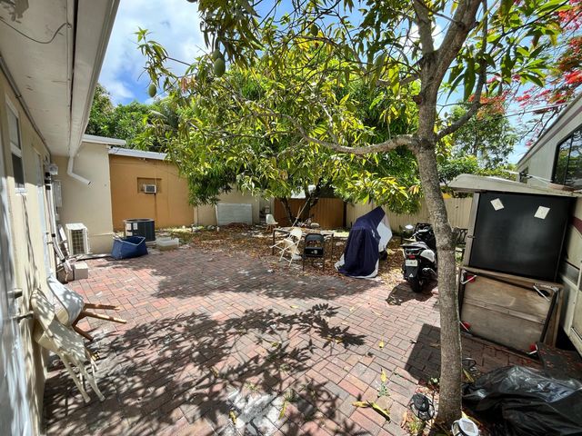 4730 NE 2nd Avenue NE, Deerfield Beach, FL 33064