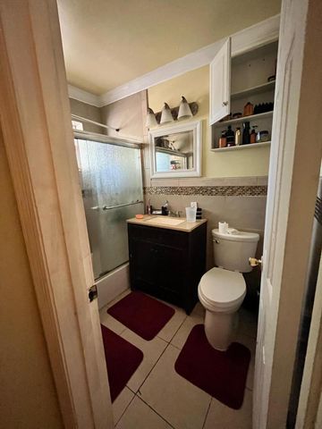 4730 NE 2nd Avenue NE, Deerfield Beach, FL 33064