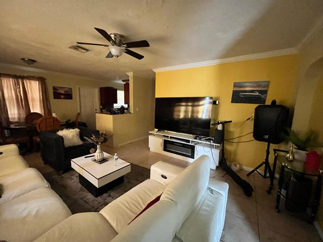 4730 NE 2nd Avenue NE, Deerfield Beach, FL 33064