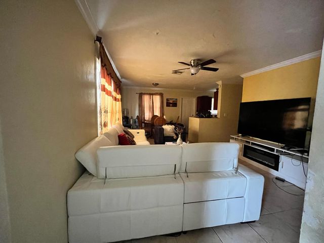 4730 NE 2nd Avenue NE, Deerfield Beach, FL 33064