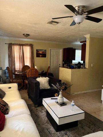 4730 NE 2nd Avenue NE, Deerfield Beach, FL 33064