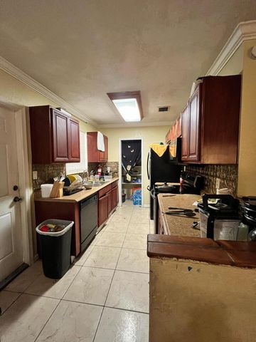 4730 NE 2nd Avenue NE, Deerfield Beach, FL 33064