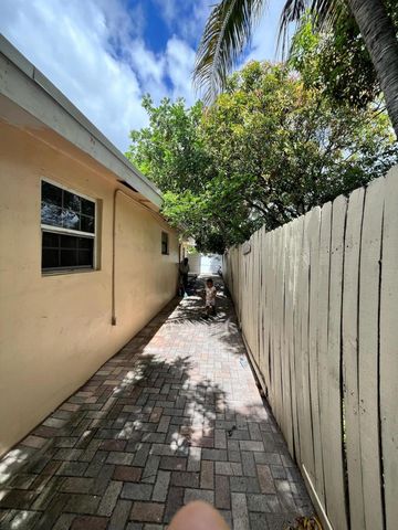 4730 NE 2nd Avenue NE, Deerfield Beach, FL 33064