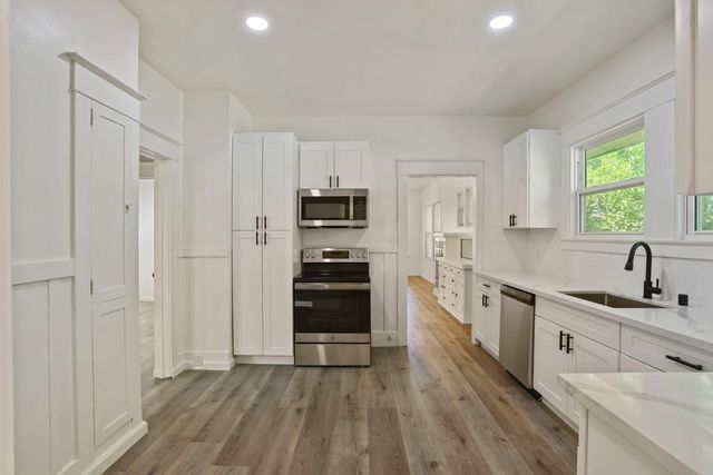 64 E Noble St, Stockton, CA 95204