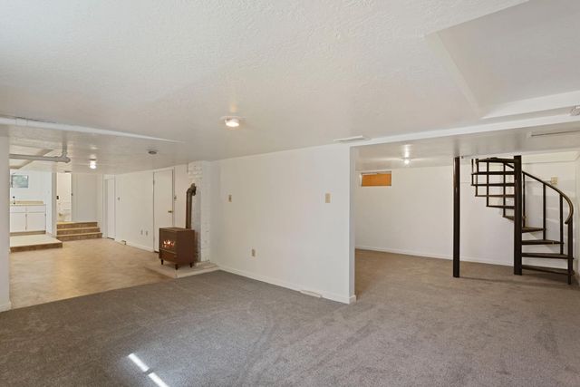 64 E Noble St, Stockton, CA 95204