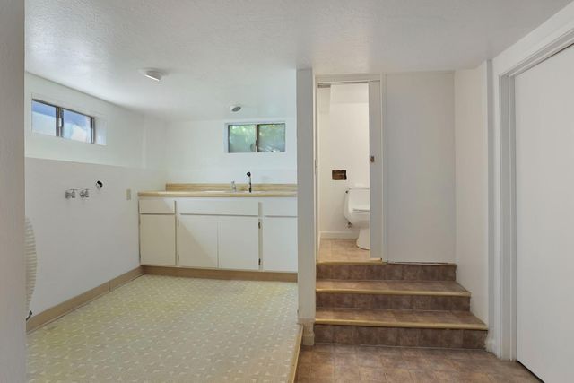 64 E Noble St, Stockton, CA 95204