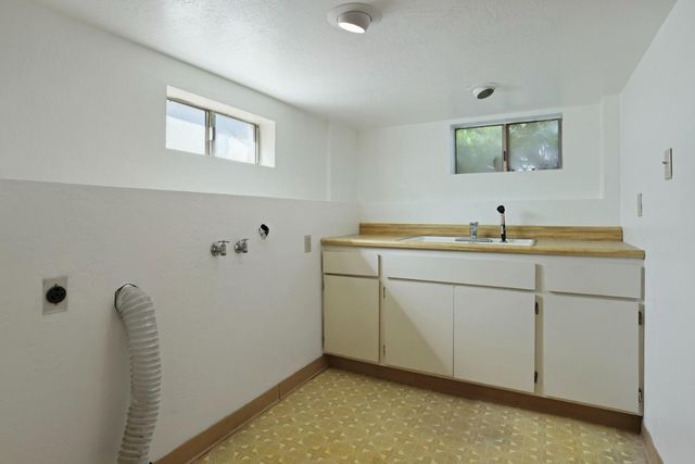 64 E Noble St, Stockton, CA 95204