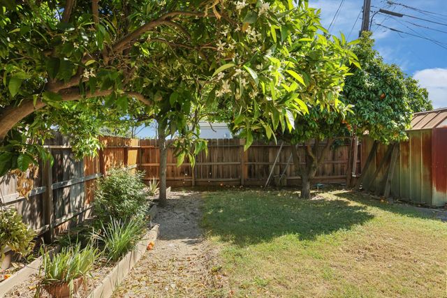 64 E Noble St, Stockton, CA 95204